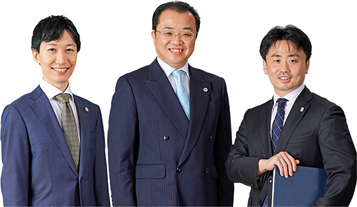 弁護士法人代表の中川弁護士と興津弁護士、木曽弁護士